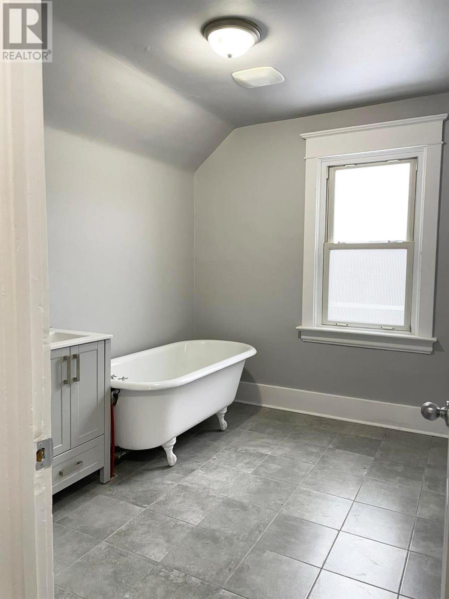 144 Central Park Ave, Sault Ste. Marie, Ontario P6A 1K6 - Photo 8 - SM252922