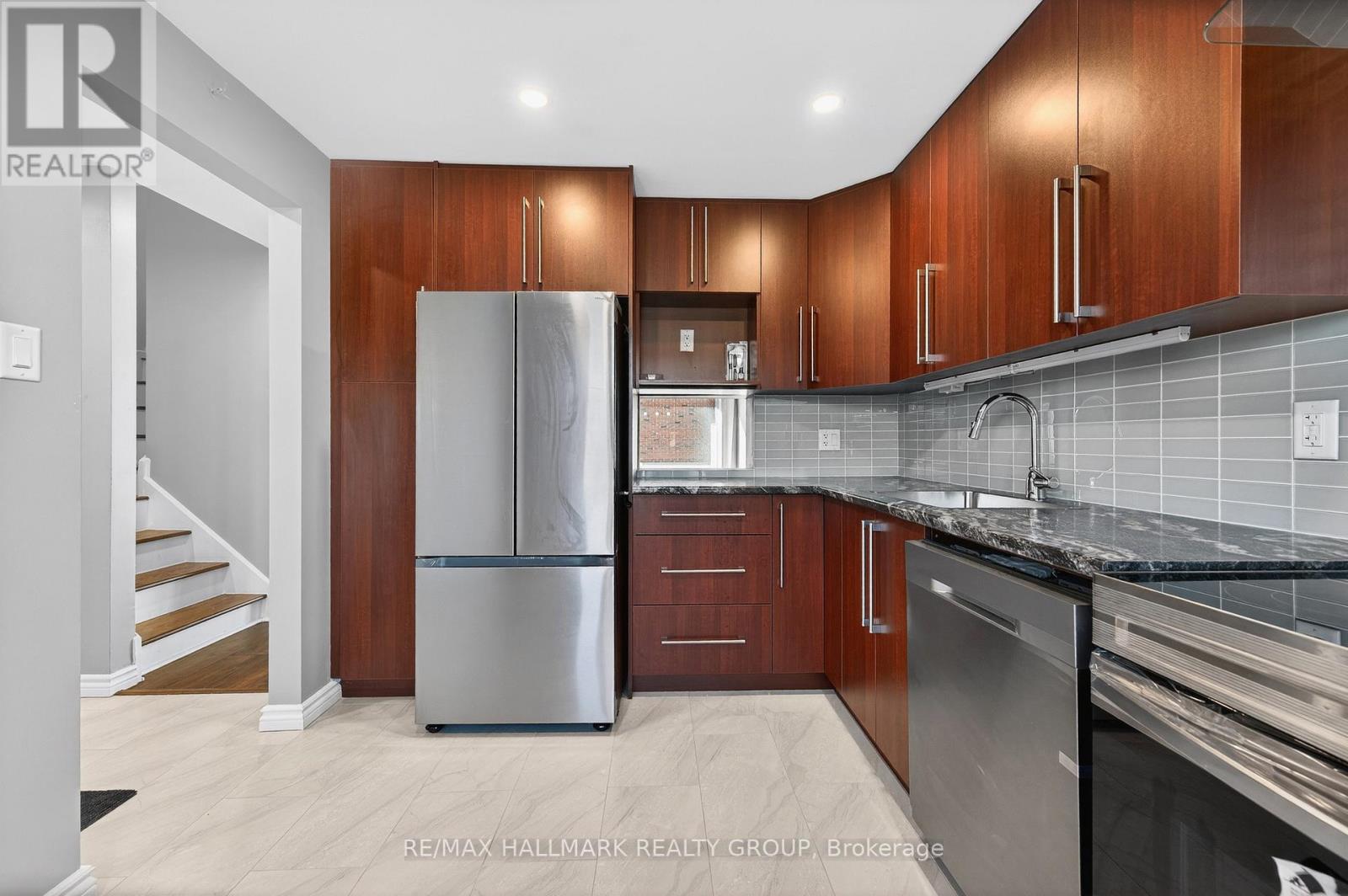 B - 905 Elmsmere Road, Ottawa, Ontario K1J 8G4 - Photo 8 - X12601806