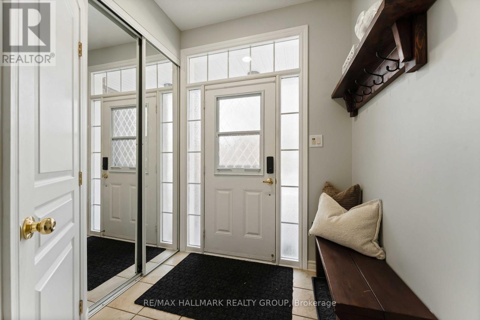 135 Tandalee Crescent, Ottawa, Ontario  K2M 0A1 - Photo 3 - X12601924