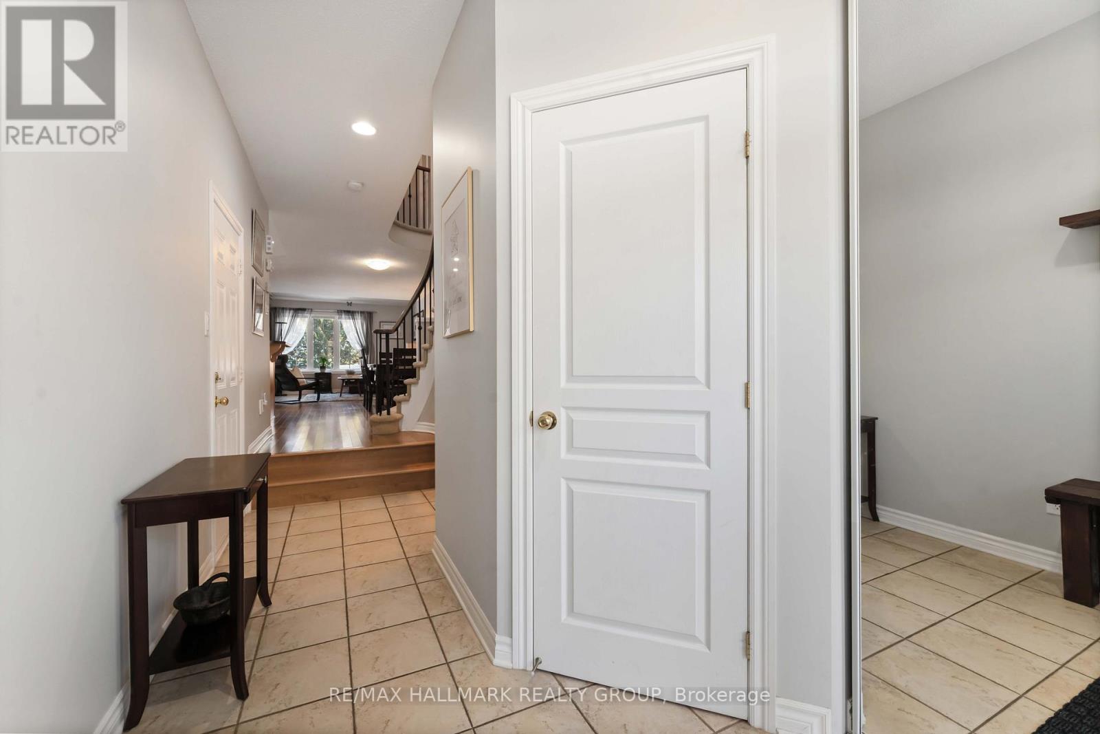 135 Tandalee Crescent, Ottawa, Ontario  K2M 0A1 - Photo 4 - X12601924