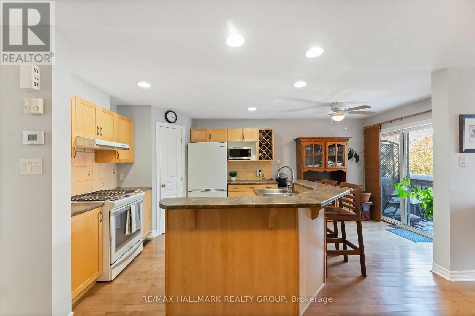 135 Tandalee Crescent, Ottawa, Ontario  K2M 0A1 - Photo 7 - X12601924