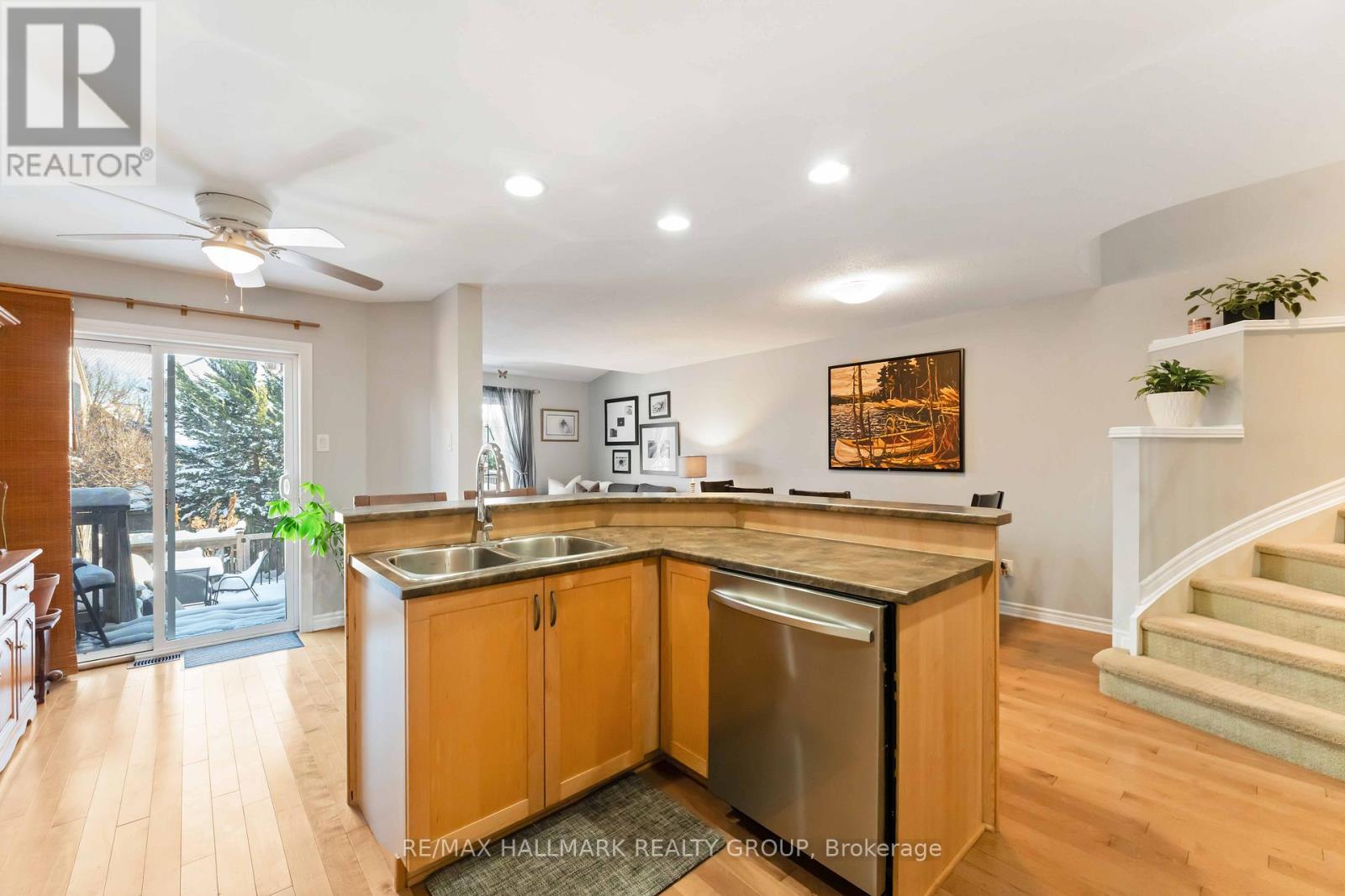 135 Tandalee Crescent, Ottawa, Ontario  K2M 0A1 - Photo 8 - X12601924