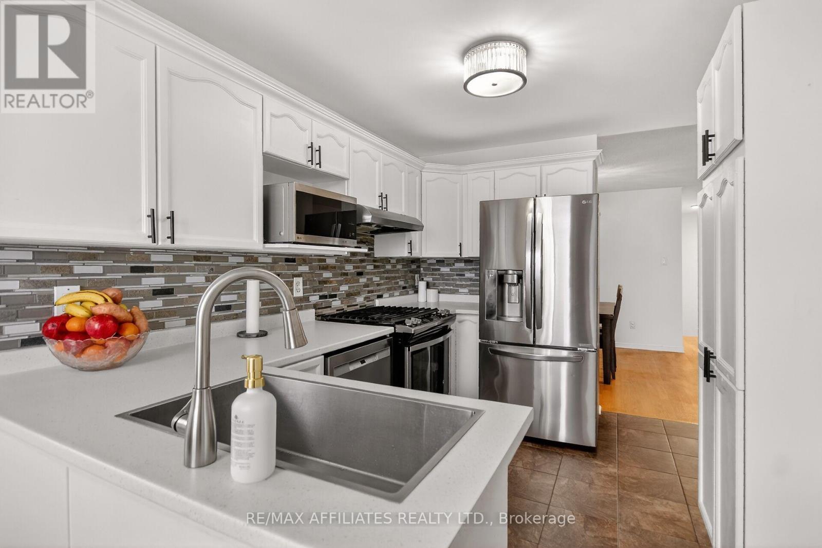 137 Lilibet Crescent, Ottawa, Ontario  K1V 2A1 - Photo 3 - X12601956