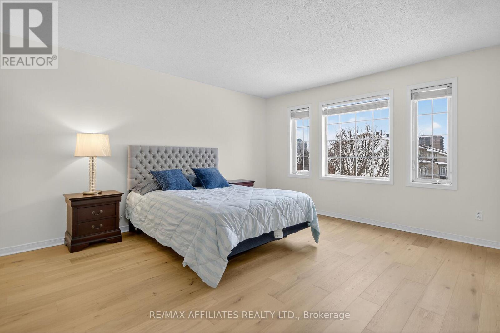 137 Lilibet Crescent, Ottawa, Ontario  K1V 2A1 - Photo 4 - X12601956