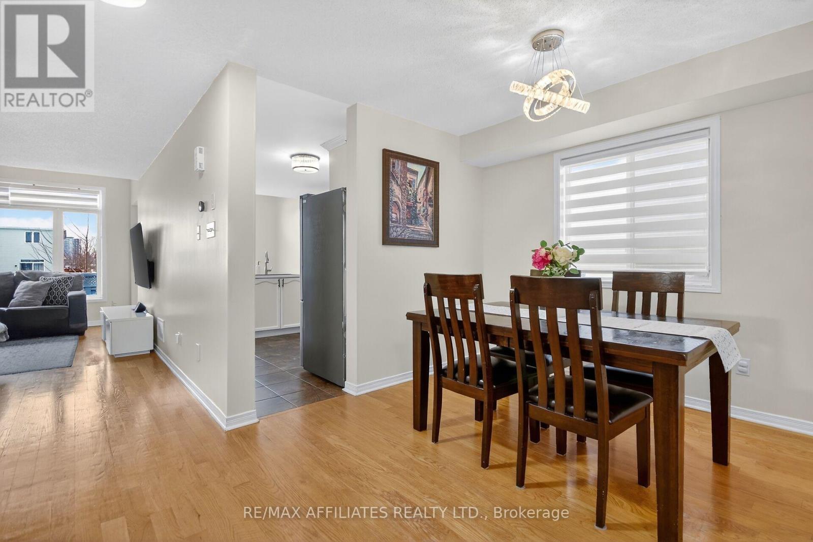 137 Lilibet Crescent, Ottawa, Ontario  K1V 2A1 - Photo 5 - X12601956