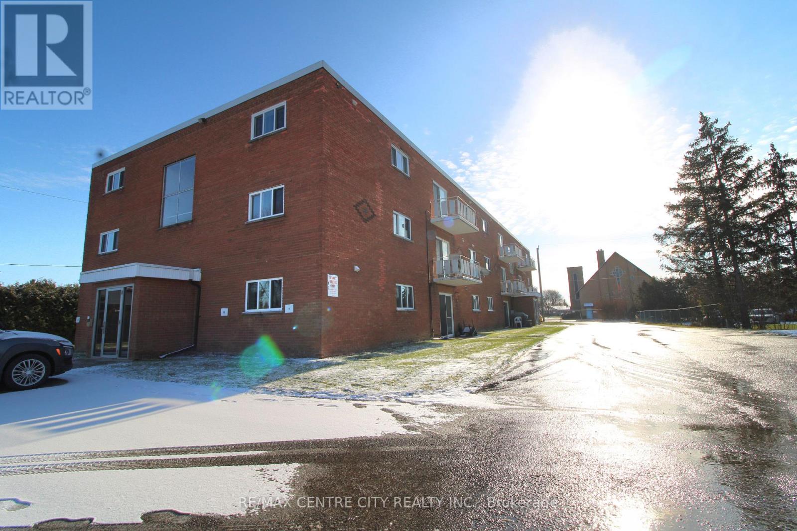 18 - 18 Holland Street, St. Thomas, Ontario  N5R 4S2 - Photo 2 - X12601930