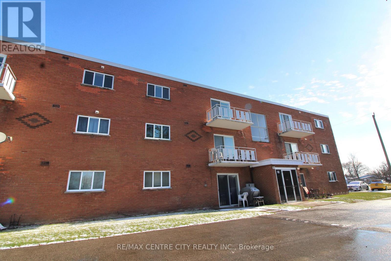 18 - 18 Holland Street, St. Thomas, Ontario  N5R 4S2 - Photo 3 - X12601930