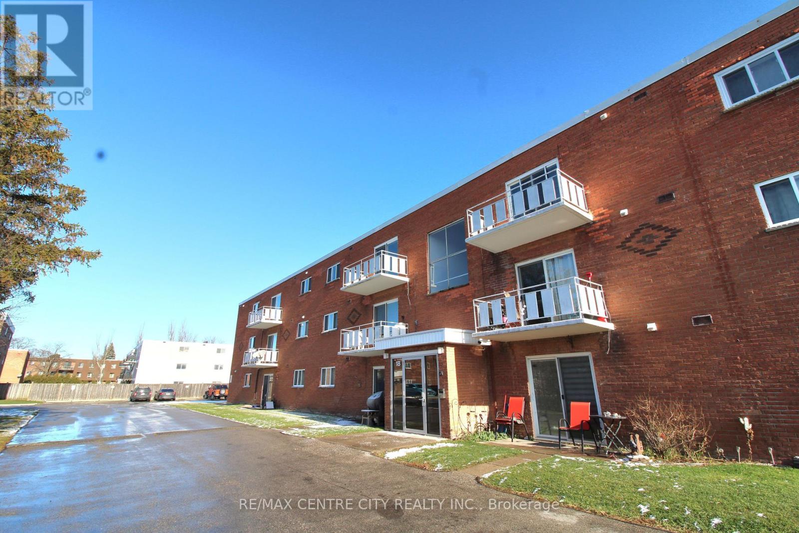 18 - 18 Holland Street, St. Thomas, Ontario  N5R 4S2 - Photo 4 - X12601930