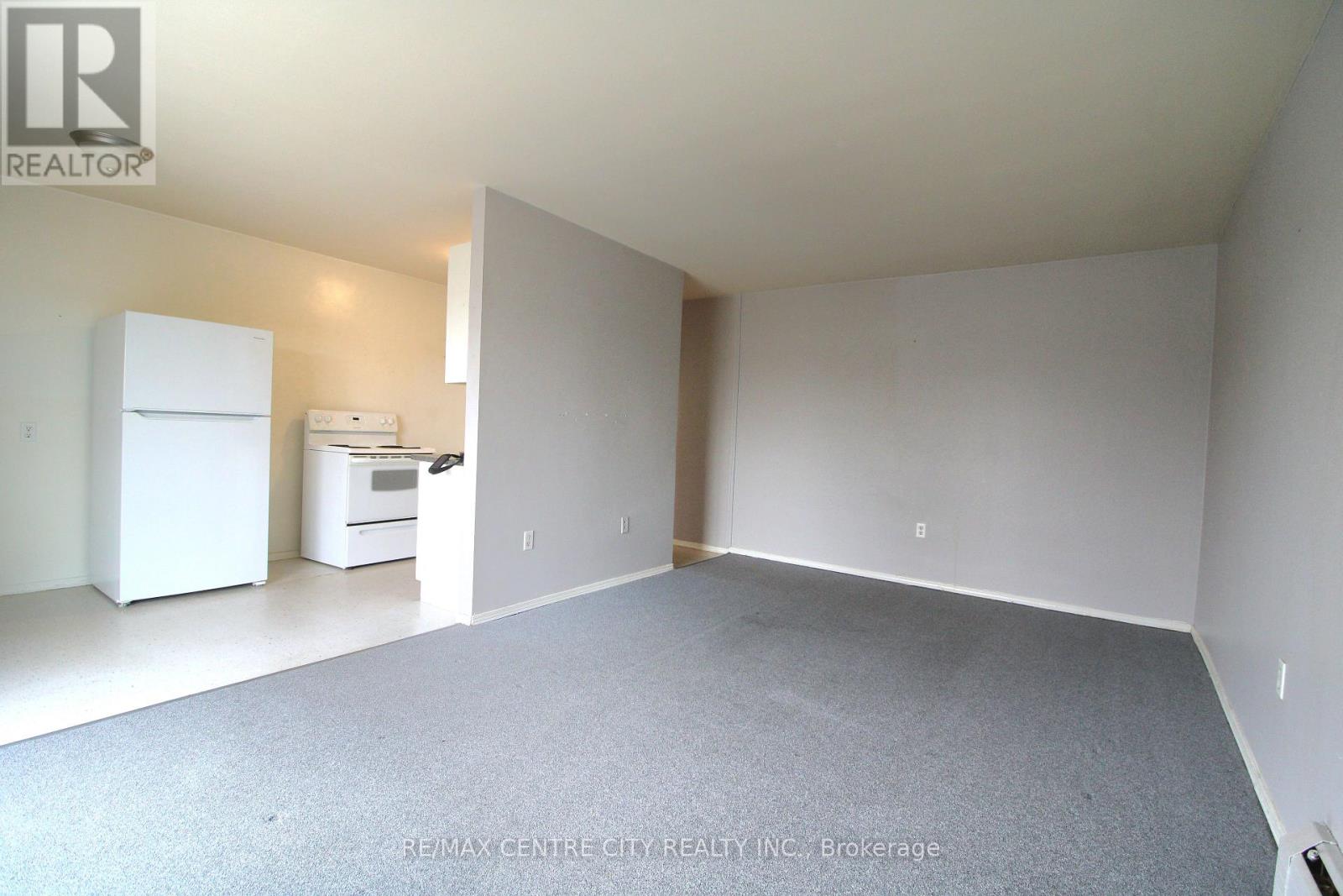 18 - 18 Holland Street, St. Thomas, Ontario  N5R 4S2 - Photo 8 - X12601930