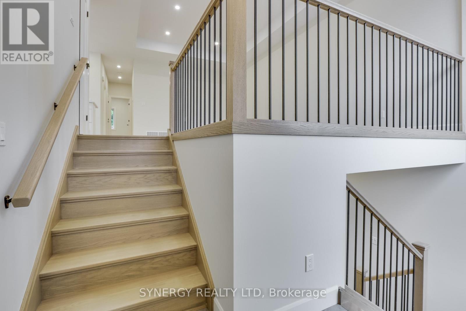 7 Haddon Lane, Strathroy-Caradoc, Ontario  N7G 0B9 - Photo 2 - X12601948