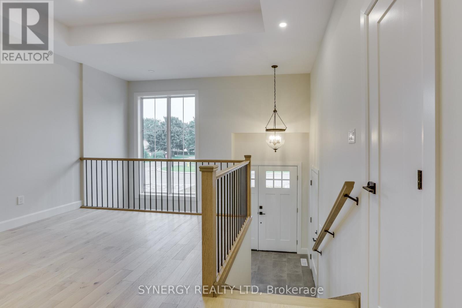 7 Haddon Lane, Strathroy-Caradoc, Ontario  N7G 0B9 - Photo 3 - X12601948