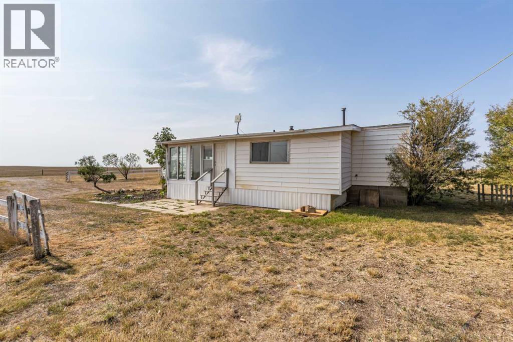 7502 Old Transcanada Highway, Rural Cypress County, Alberta  T0J 2P0 - Photo 4 - A2257536