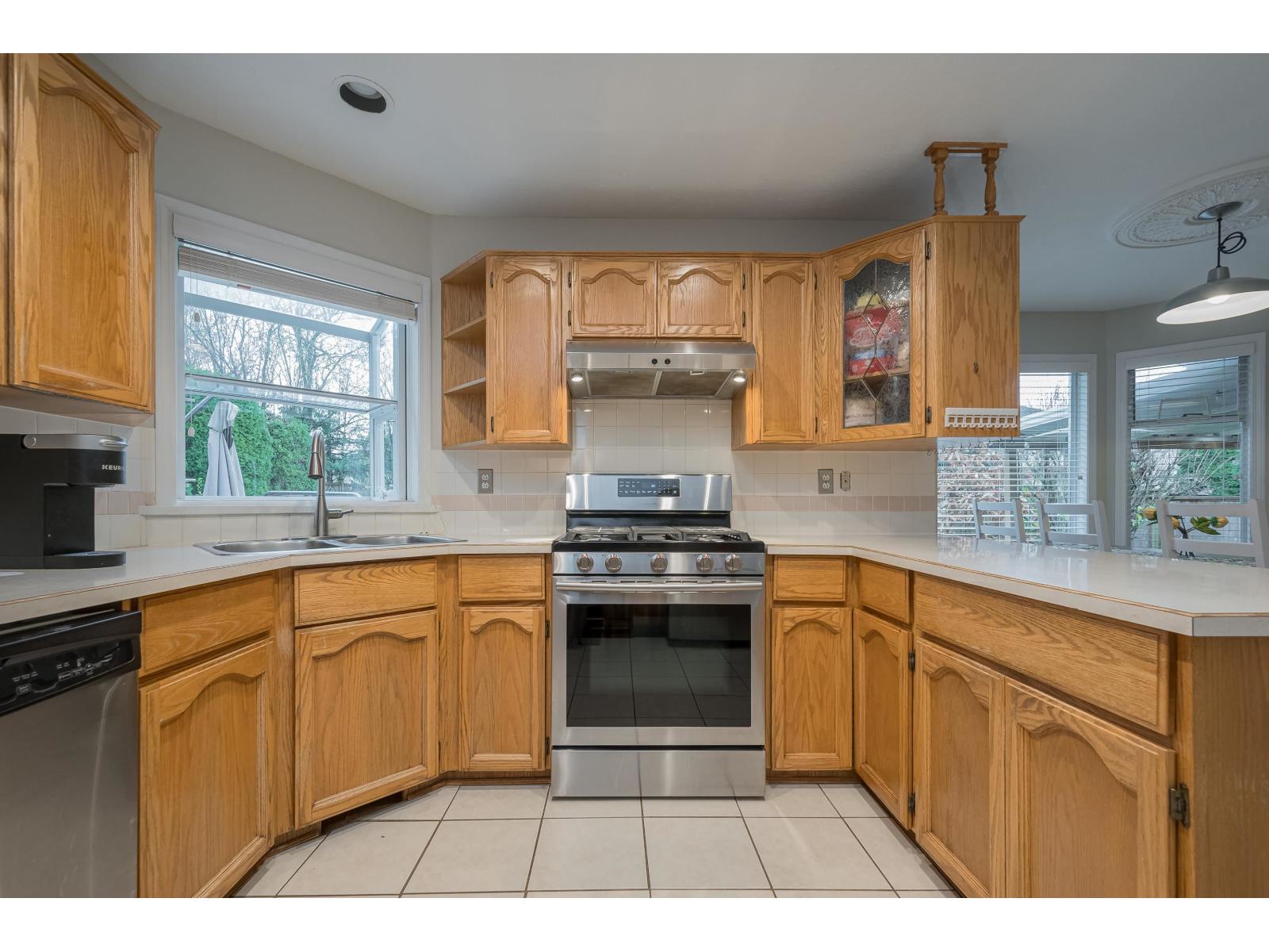 18586 62 Avenue, Surrey, British Columbia V3S 7R1 - Photo 11 - R3072004