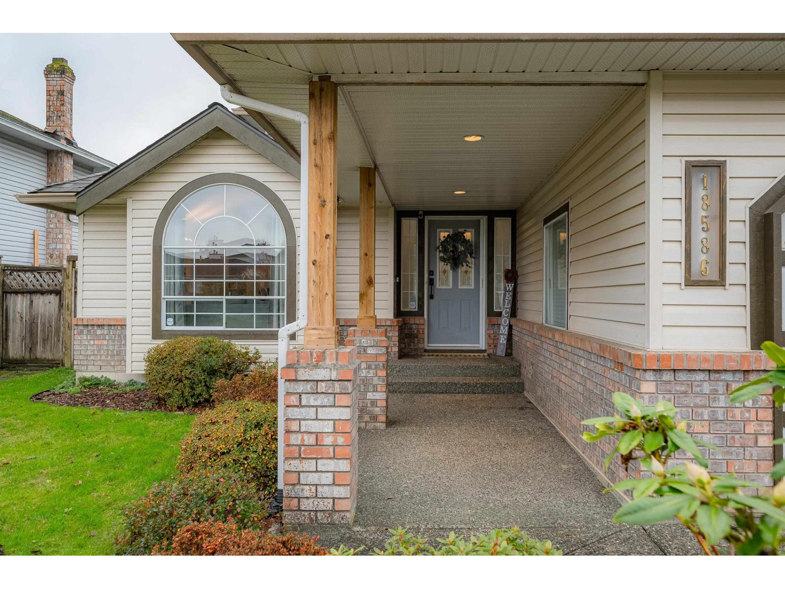 18586 62 Avenue, Surrey, British Columbia V3S 7R1 - Photo 3 - R3072004