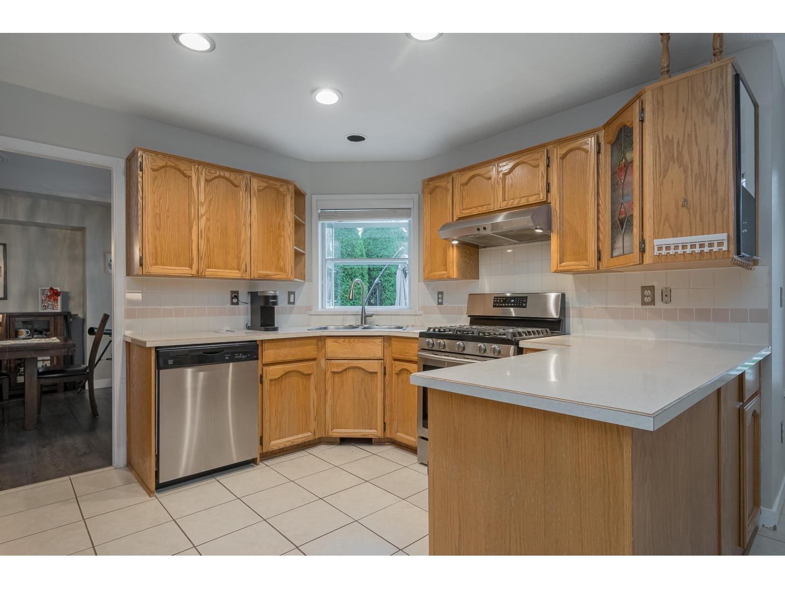 18586 62 Avenue, Surrey, British Columbia V3S 7R1 - Photo 12 - R3072004