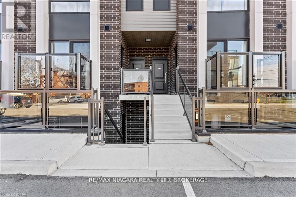 115 - 6065 Mcleod Road, Niagara Falls, Ontario  L2G 0Z7 - Photo 2 - X12601880