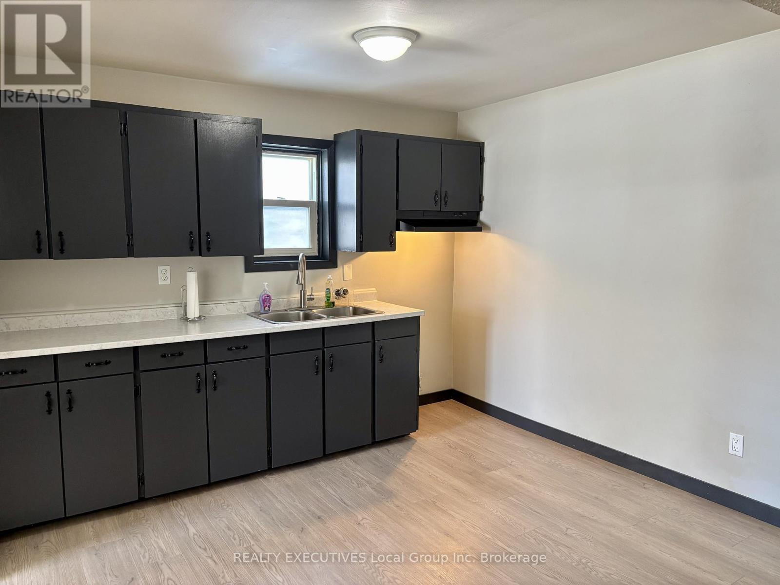 589 Douglas Street, North Bay, Ontario  P1B 5N7 - Photo 2 - X12600600