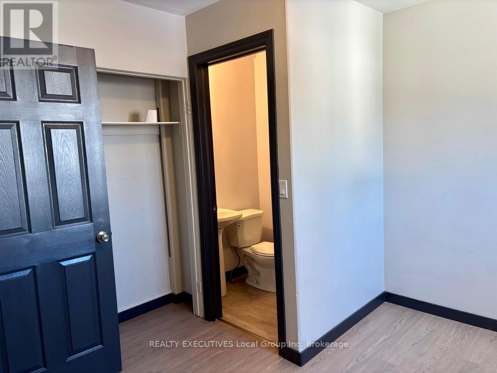 589 Douglas Street, North Bay, Ontario  P1B 5N7 - Photo 12 - X12600600