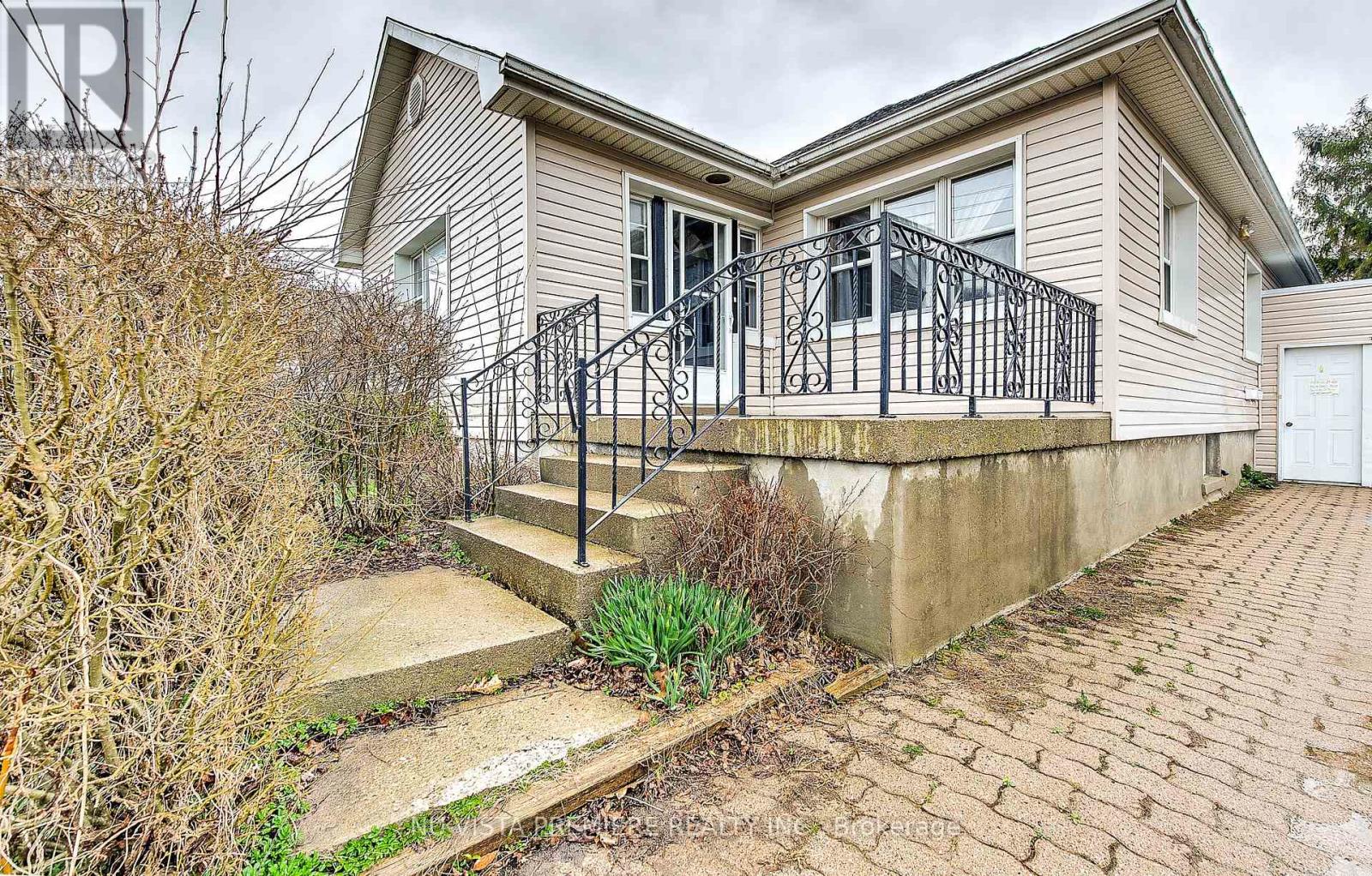161 South Street S, Goderich, Ontario  N7A 3L9 - Photo 6 - X12485478