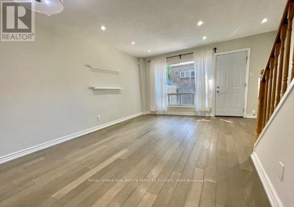 17 Curly Vineway N, Toronto, Ontario  M2J 4J9 - Photo 3 - C12601838