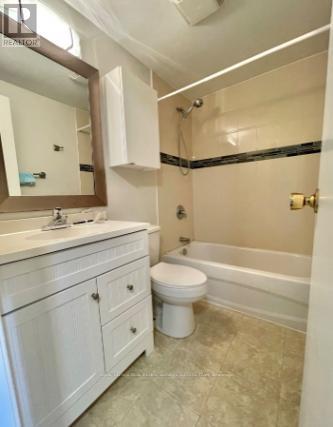 17 Curly Vineway N, Toronto, Ontario  M2J 4J9 - Photo 4 - C12601838