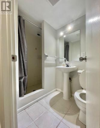 17 Curly Vineway N, Toronto, Ontario  M2J 4J9 - Photo 5 - C12601838