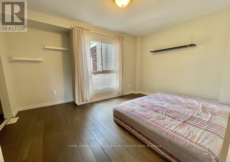 17 Curly Vineway N, Toronto, Ontario  M2J 4J9 - Photo 8 - C12601838