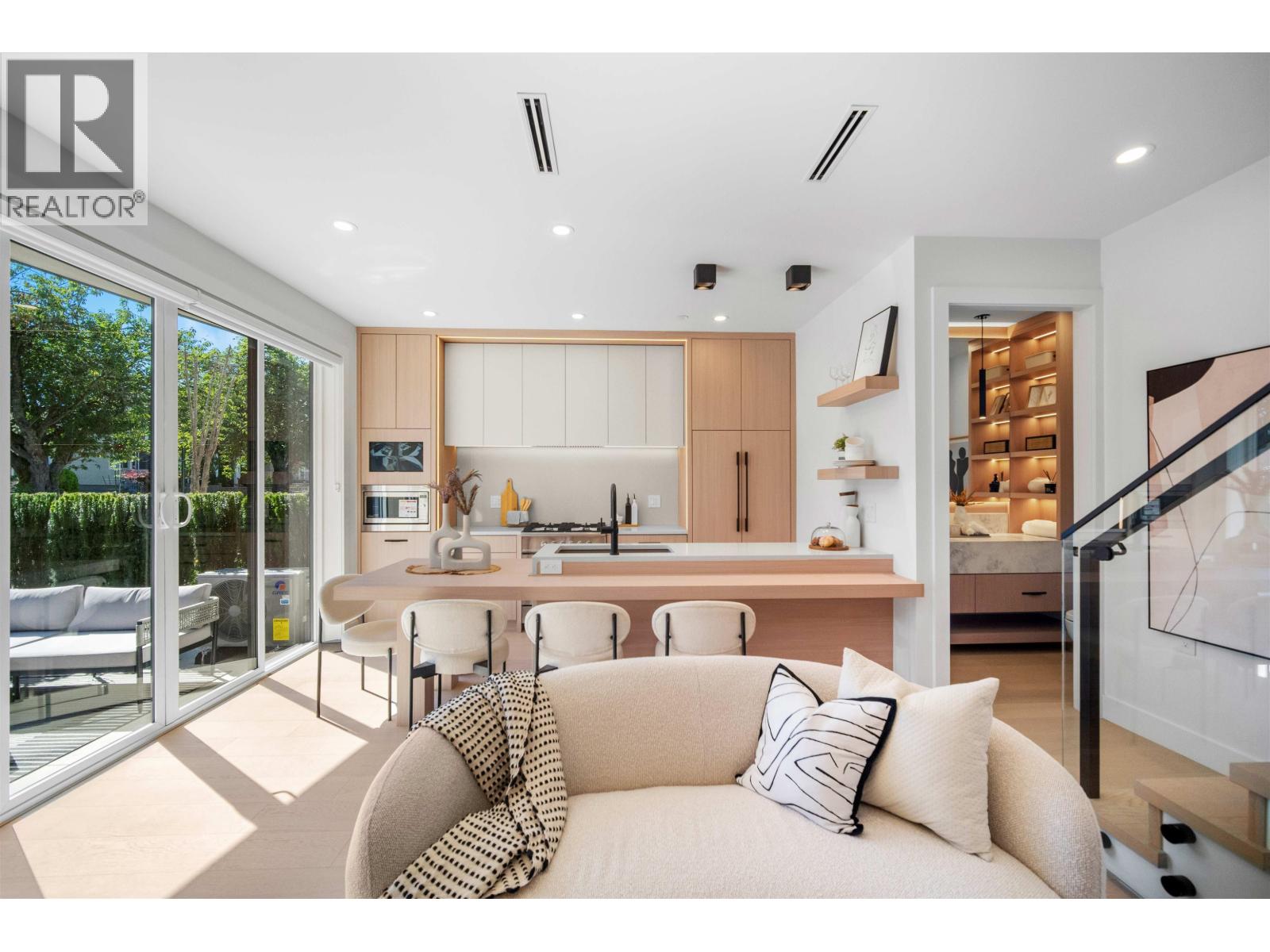 1 5033 Prince Albert Street, Vancouver, British Columbia  V5W 3C5 - Photo 2 - R3072167