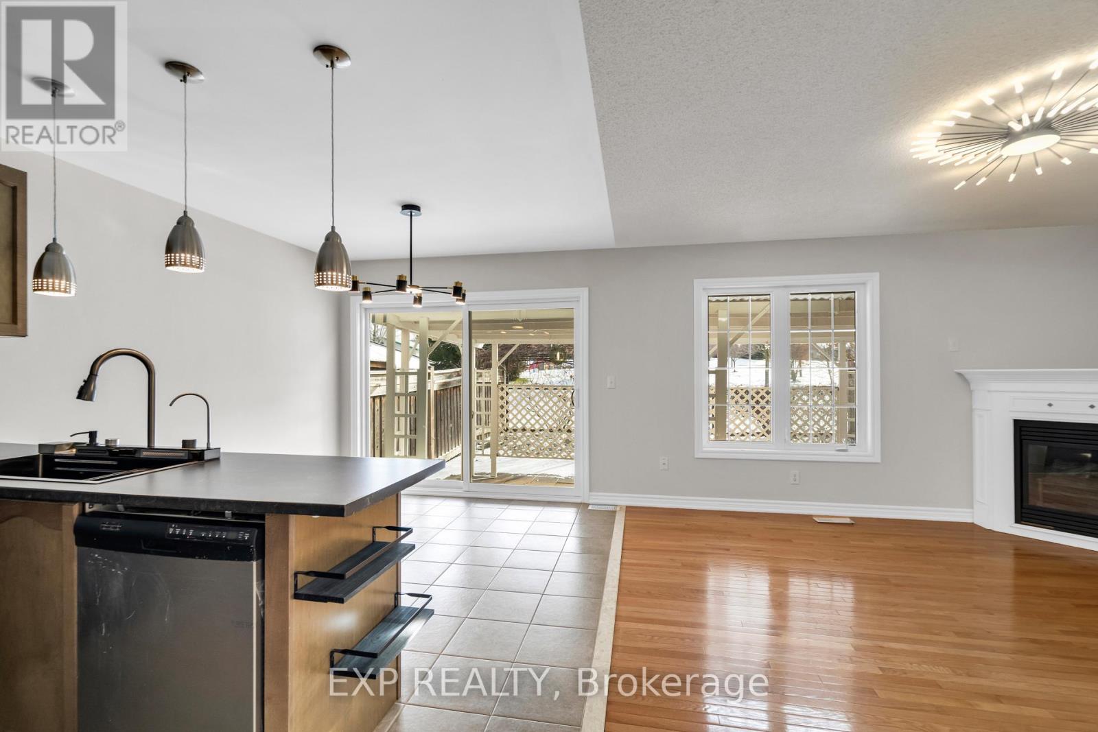 7 Wallwark Street, Aurora, Ontario  L4G 0J2 - Photo 12 - N12598906