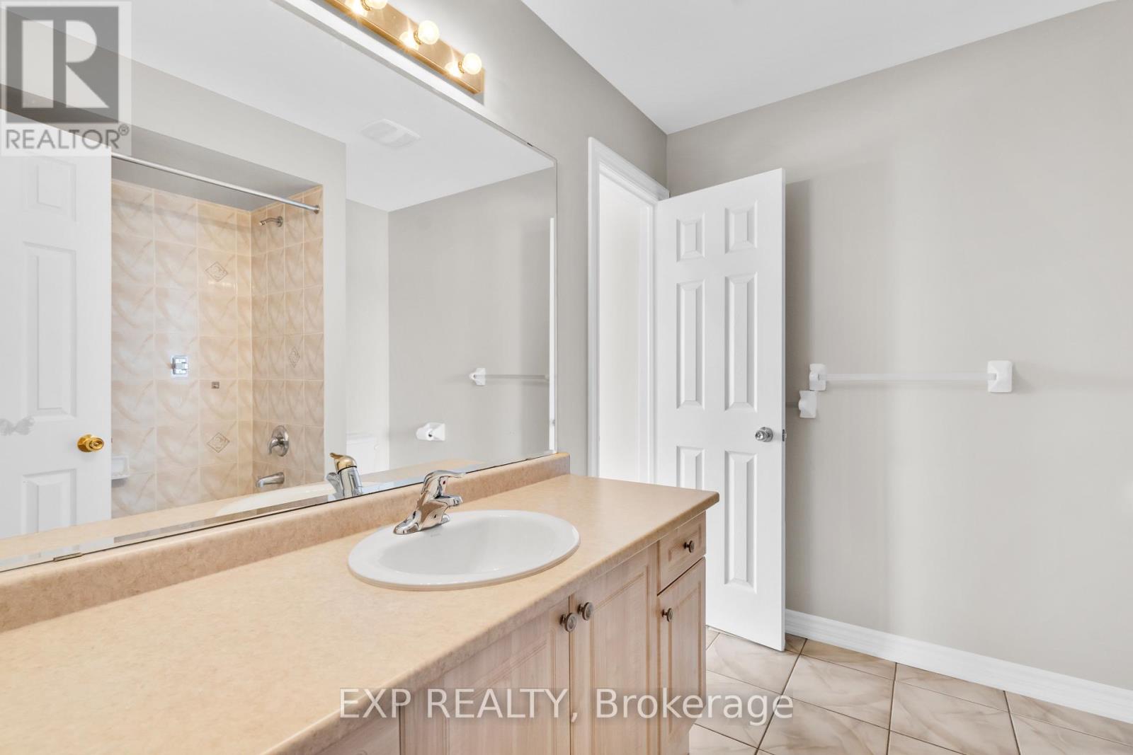 7 Wallwark Street, Aurora, Ontario  L4G 0J2 - Photo 27 - N12598906