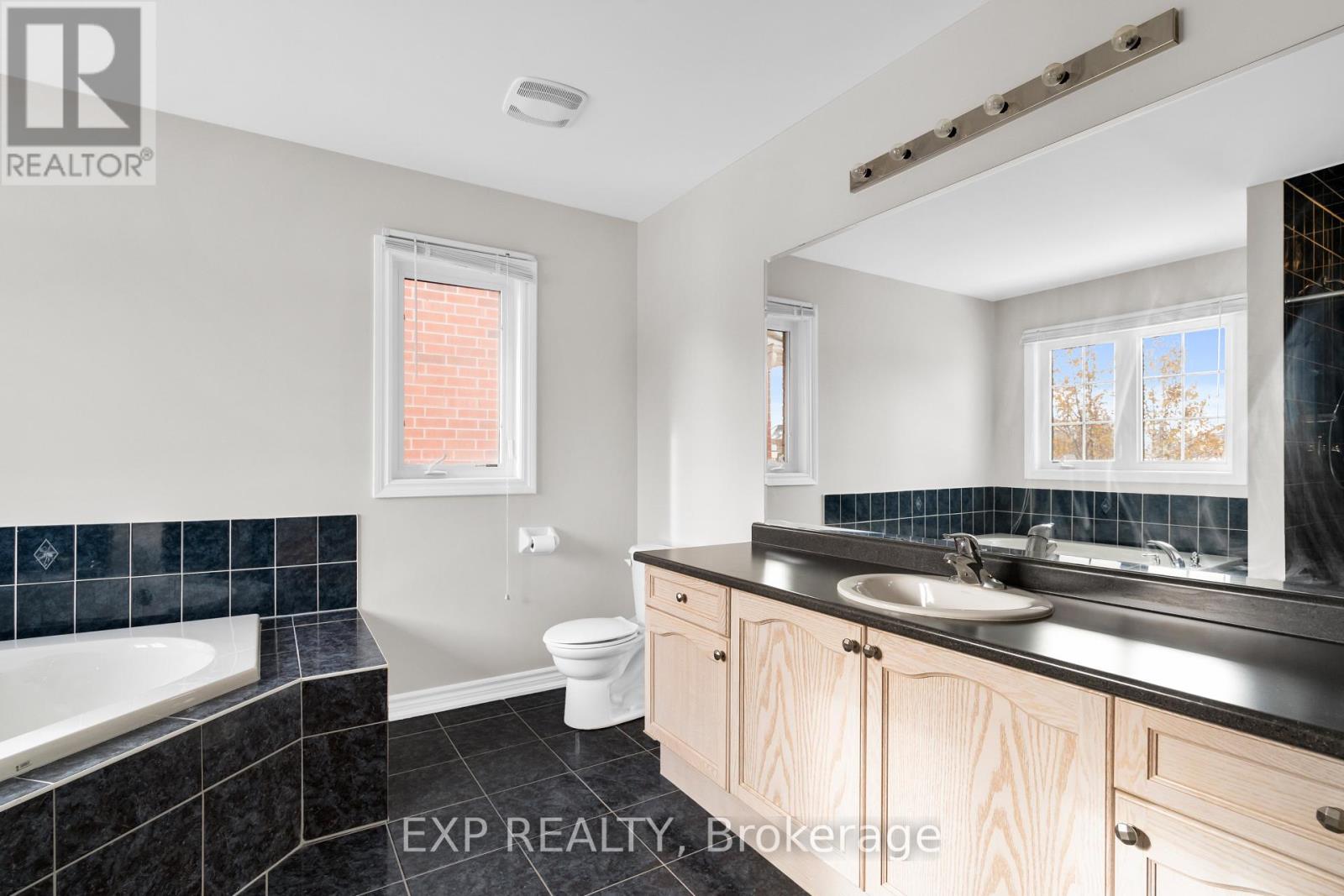 7 Wallwark Street, Aurora, Ontario  L4G 0J2 - Photo 37 - N12598906