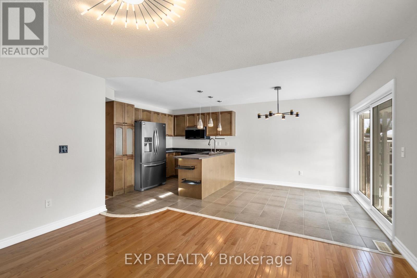 7 Wallwark Street, Aurora, Ontario  L4G 0J2 - Photo 11 - N12598906