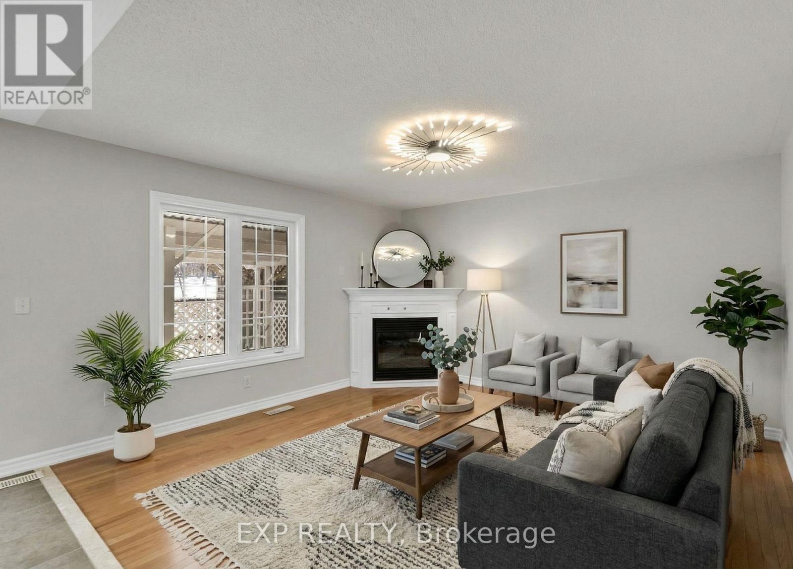 7 Wallwark Street, Aurora, Ontario  L4G 0J2 - Photo 8 - N12598906