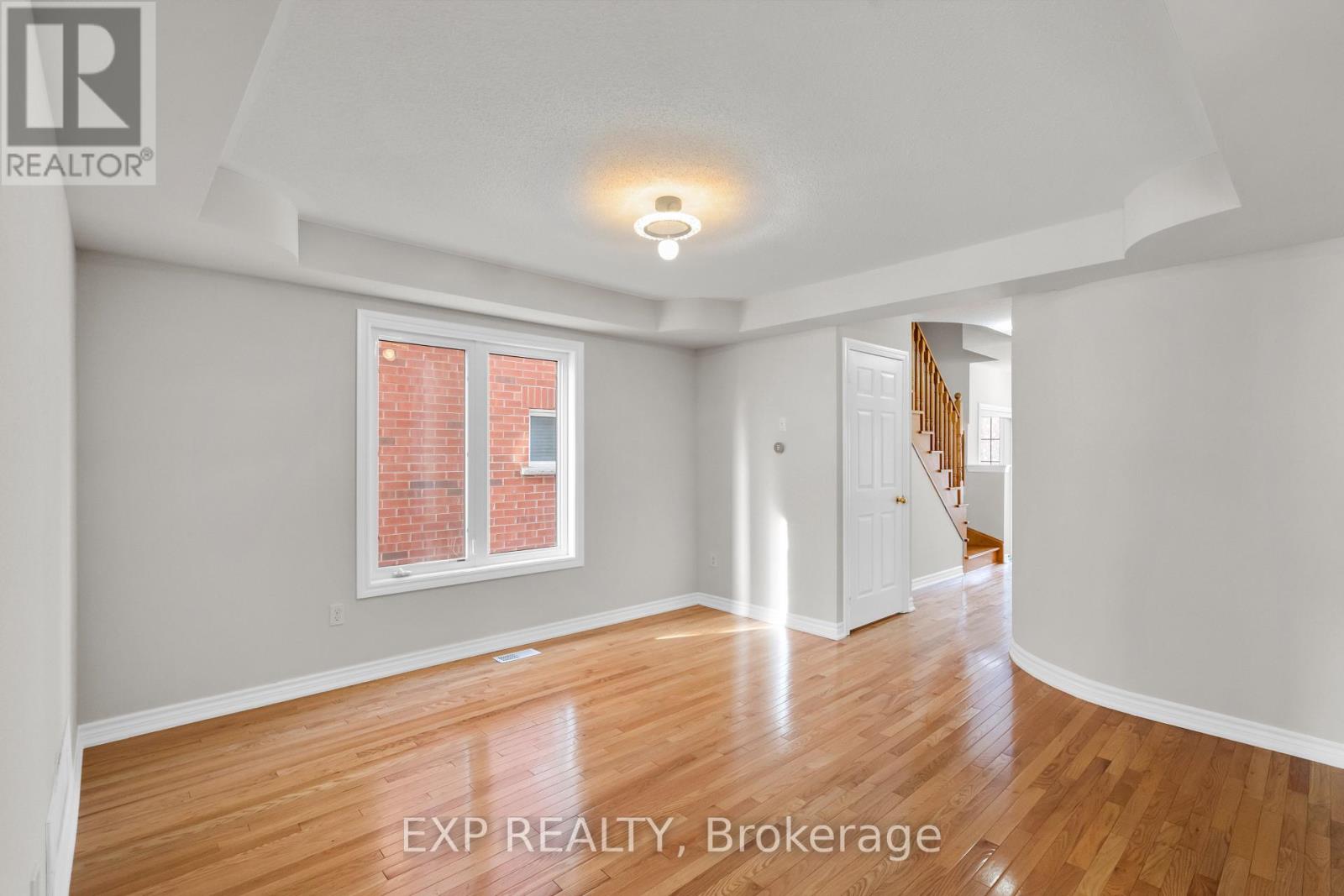 7 Wallwark Street, Aurora, Ontario  L4G 0J2 - Photo 5 - N12598906