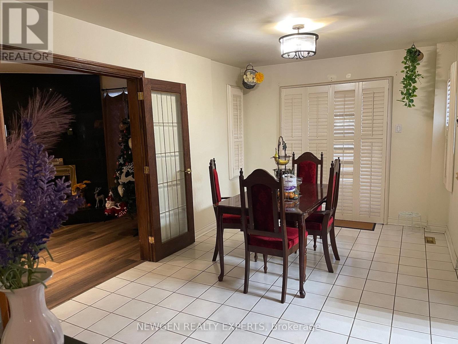 5103 Rising Star Court, Mississauga, Ontario  L5R 2W5 - Photo 4 - W12601484