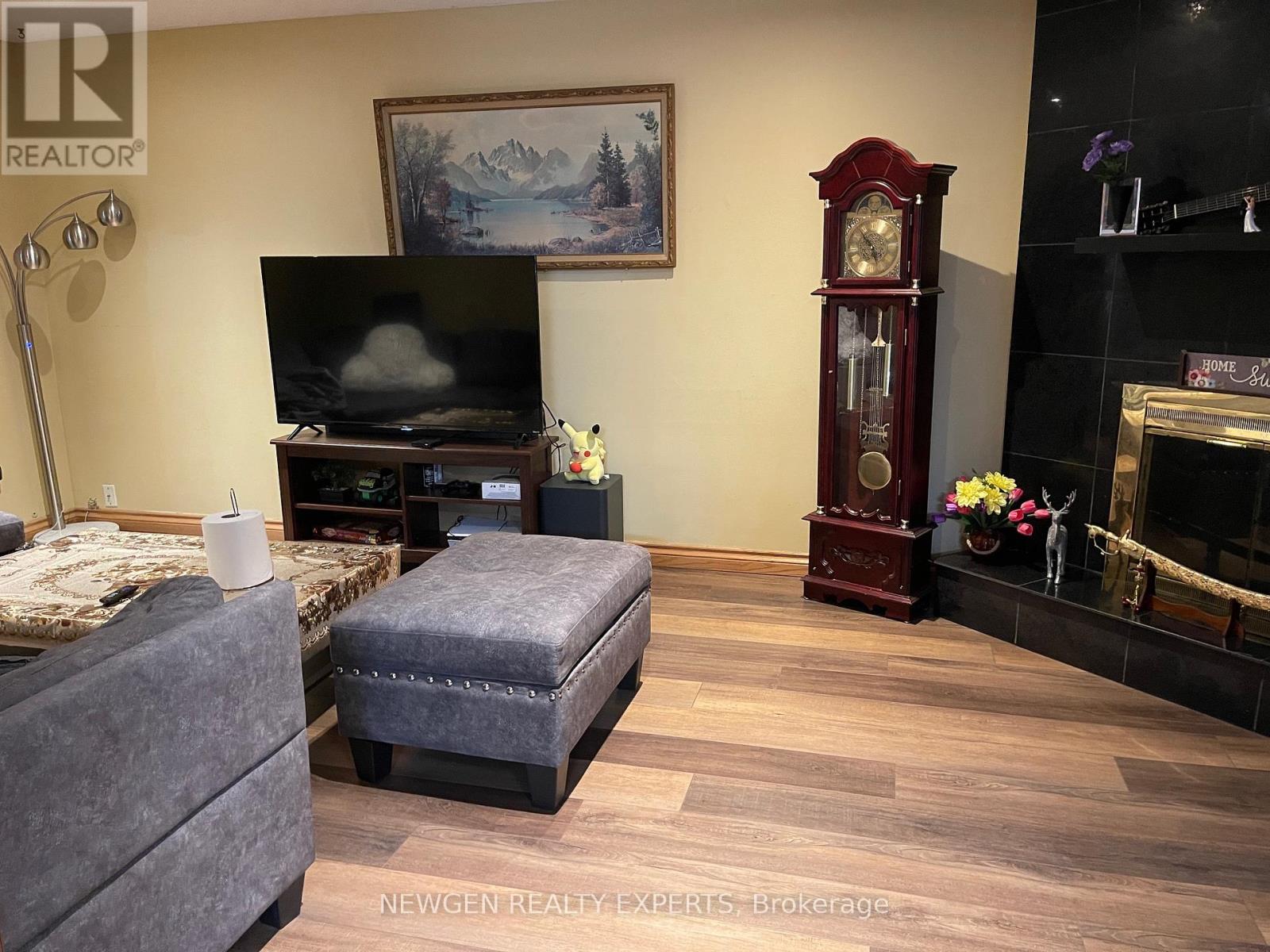 5103 Rising Star Court, Mississauga, Ontario  L5R 2W5 - Photo 3 - W12601484