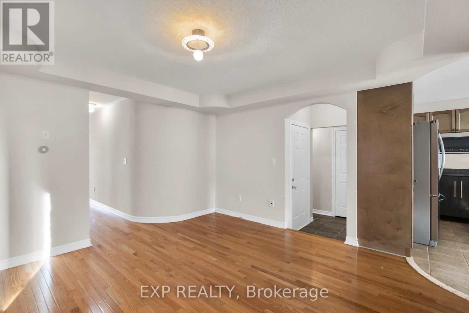 7 Wallwark Street, Aurora, Ontario  L4G 0J2 - Photo 6 - N12598906