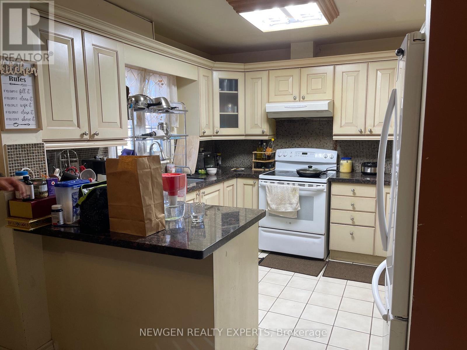 5103 Rising Star Court, Mississauga, Ontario  L5R 2W5 - Photo 5 - W12601484