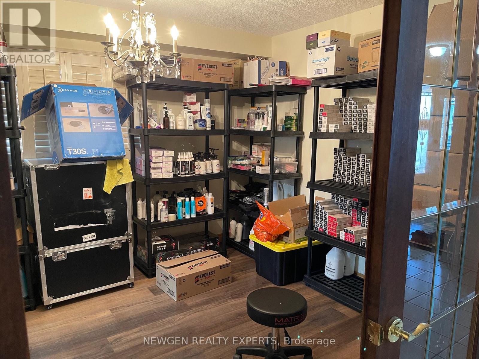 5103 Rising Star Court, Mississauga, Ontario  L5R 2W5 - Photo 7 - W12601484