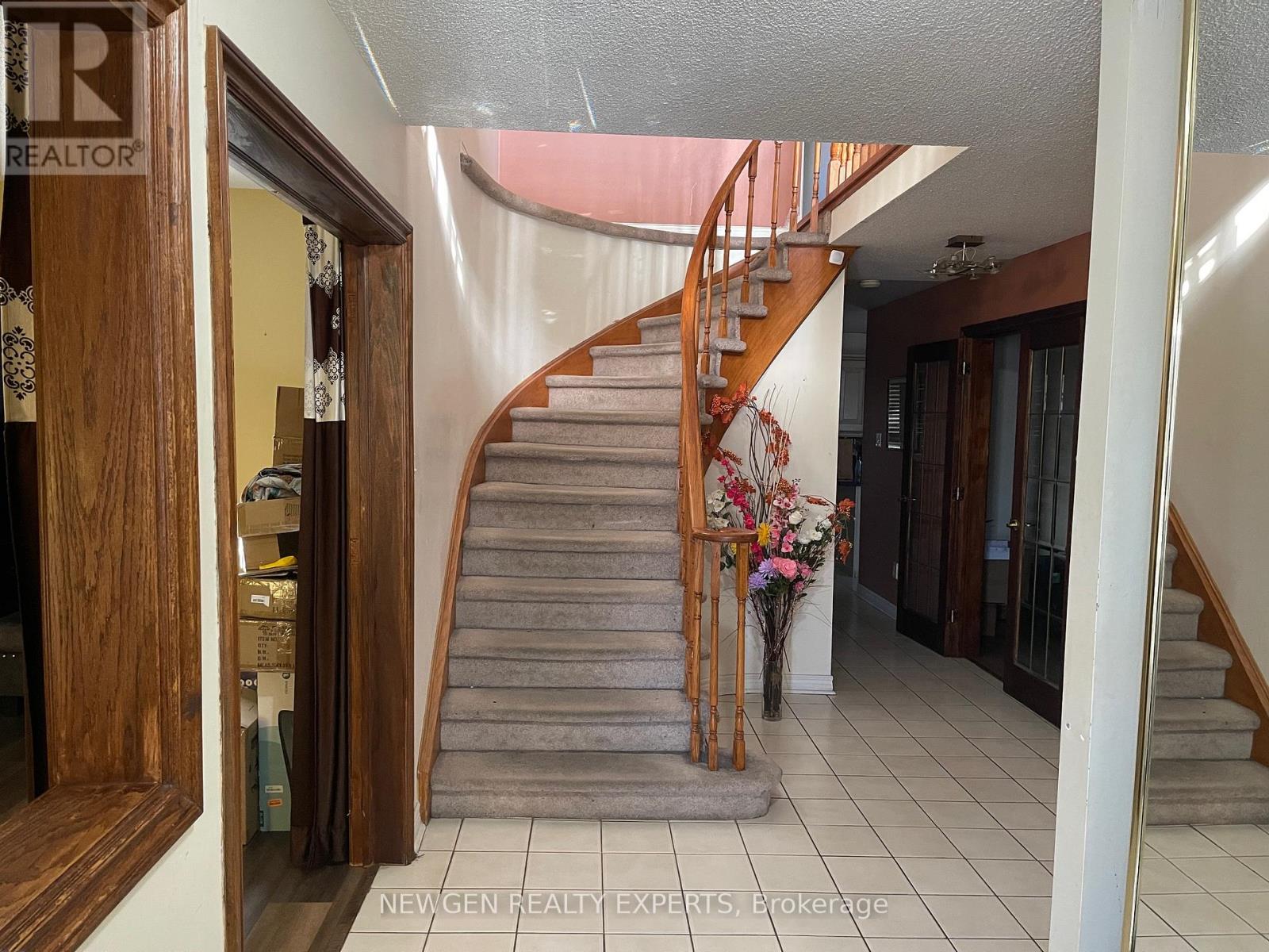 5103 Rising Star Court, Mississauga, Ontario  L5R 2W5 - Photo 2 - W12601484