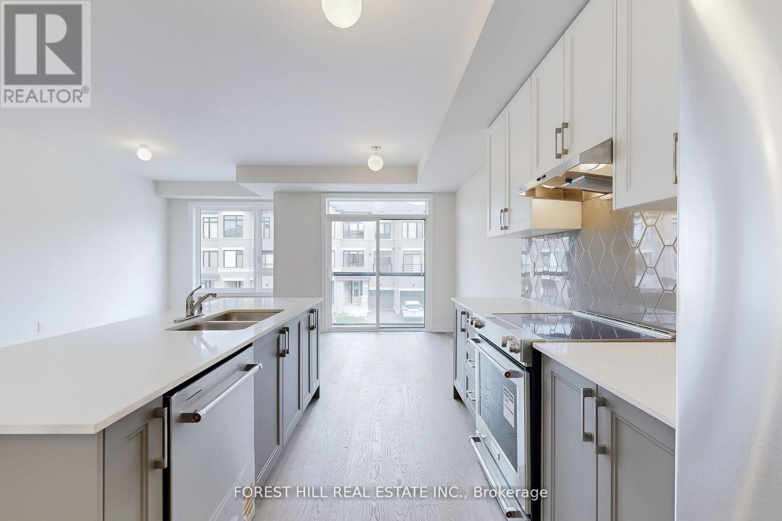 220 Tennant Circle, Vaughan, Ontario L4H 5L5 - Photo 10 - N12601828