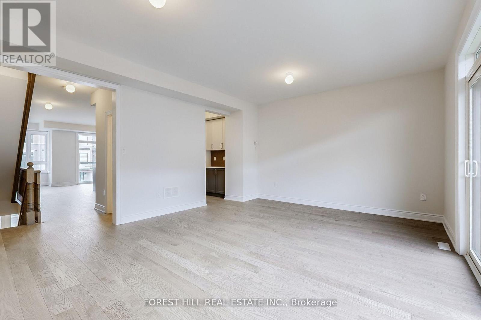 220 Tennant Circle, Vaughan, Ontario L4H 5L5 - Photo 5 - N12601828