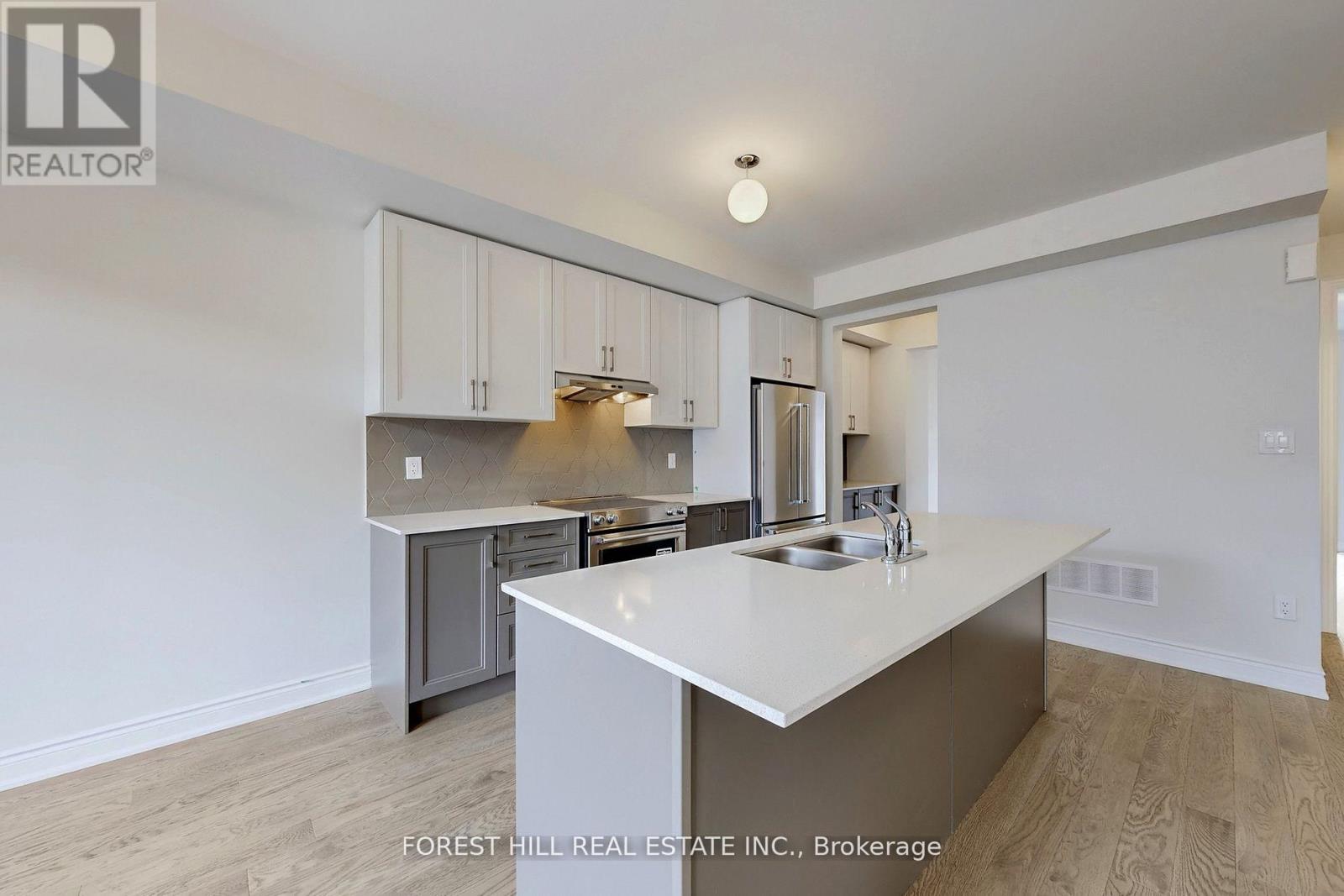 220 Tennant Circle, Vaughan, Ontario L4H 5L5 - Photo 9 - N12601828