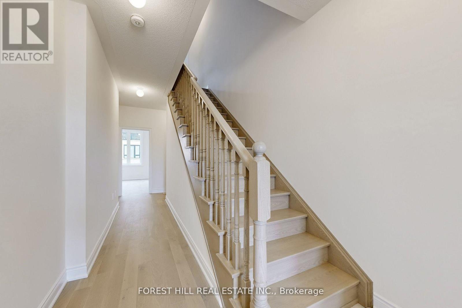 40 Tennant Circle, Vaughan, Ontario L4H 5L5 - Photo 2 - N12601886