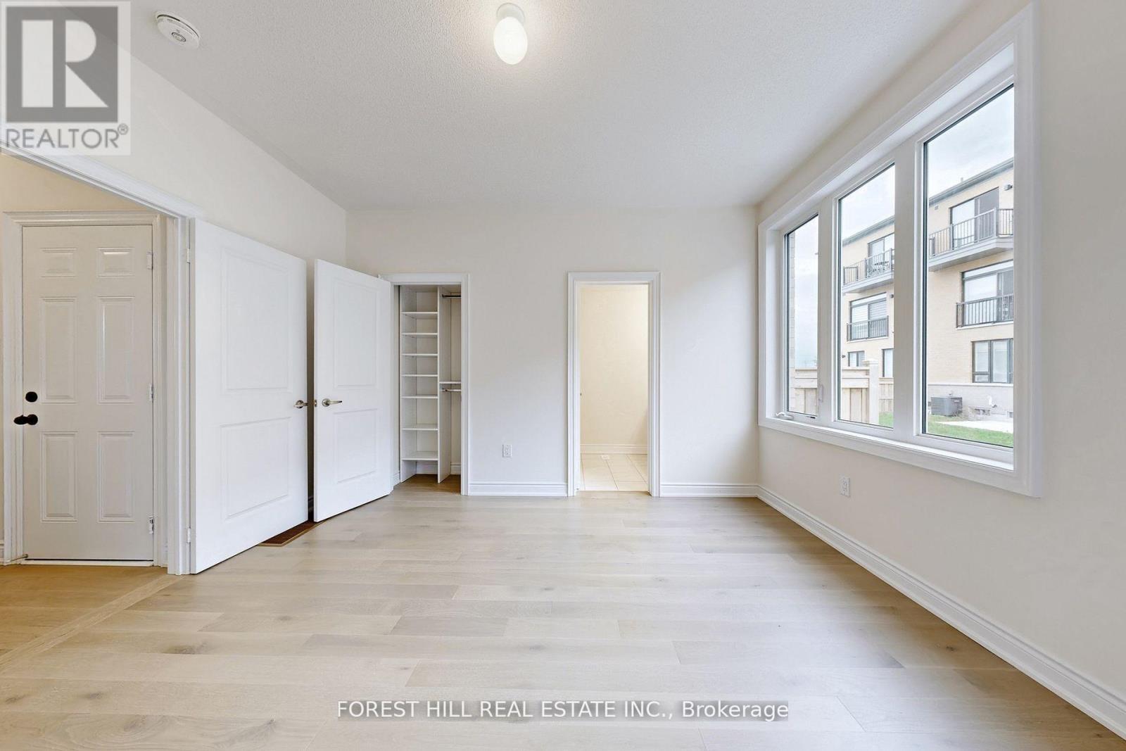 40 Tennant Circle, Vaughan, Ontario L4H 5L5 - Photo 4 - N12601886