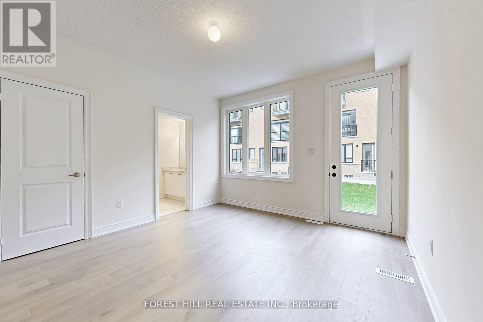 40 Tennant Circle, Vaughan, Ontario L4H 5L5 - Photo 6 - N12601886