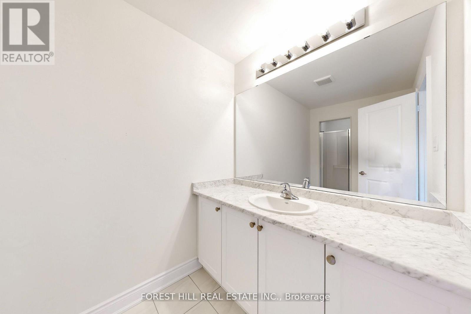 40 Tennant Circle, Vaughan, Ontario L4H 5L5 - Photo 7 - N12601886