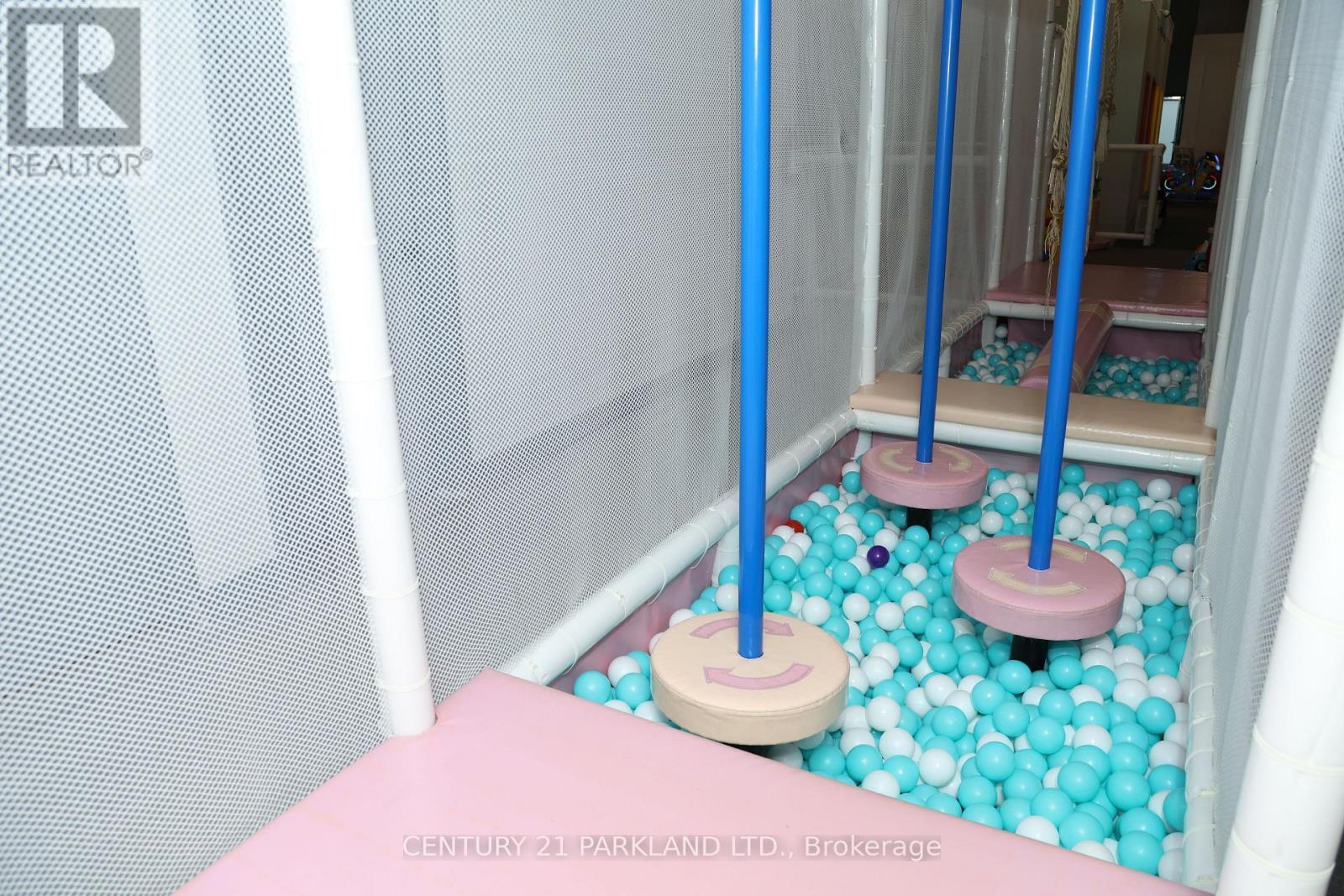 J2 - 43 First Commerce Drive, Aurora, Ontario L4G 0G2 - Photo 3 - N12601934