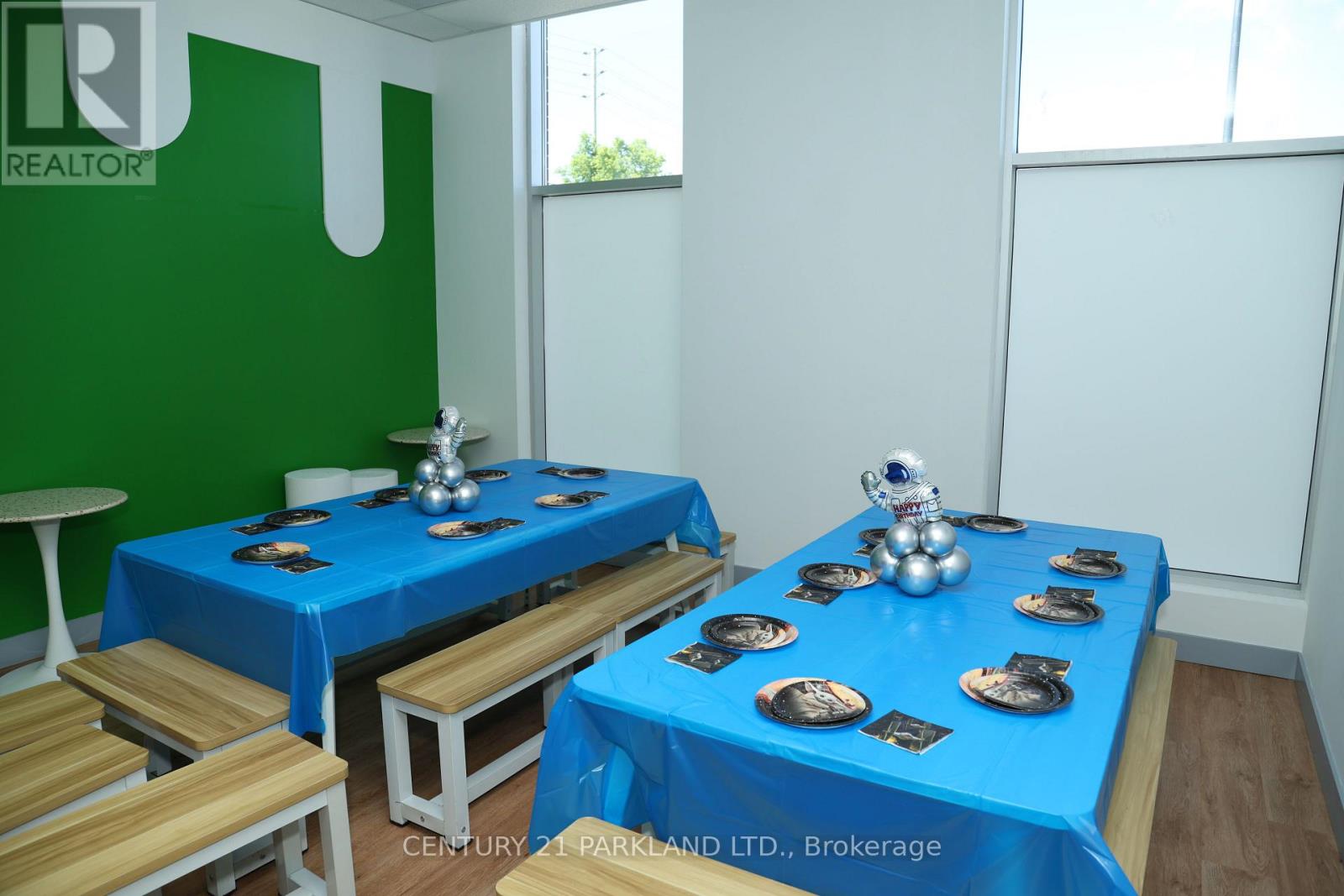 J2 - 43 First Commerce Drive, Aurora, Ontario L4G 0G2 - Photo 5 - N12601934