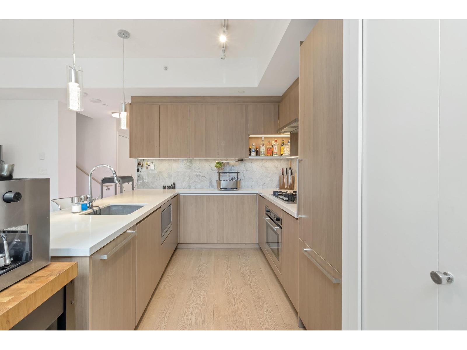 Th3 13720 100 Avenue, Surrey, British Columbia  V3T 0L5 - Photo 3 - R3072220